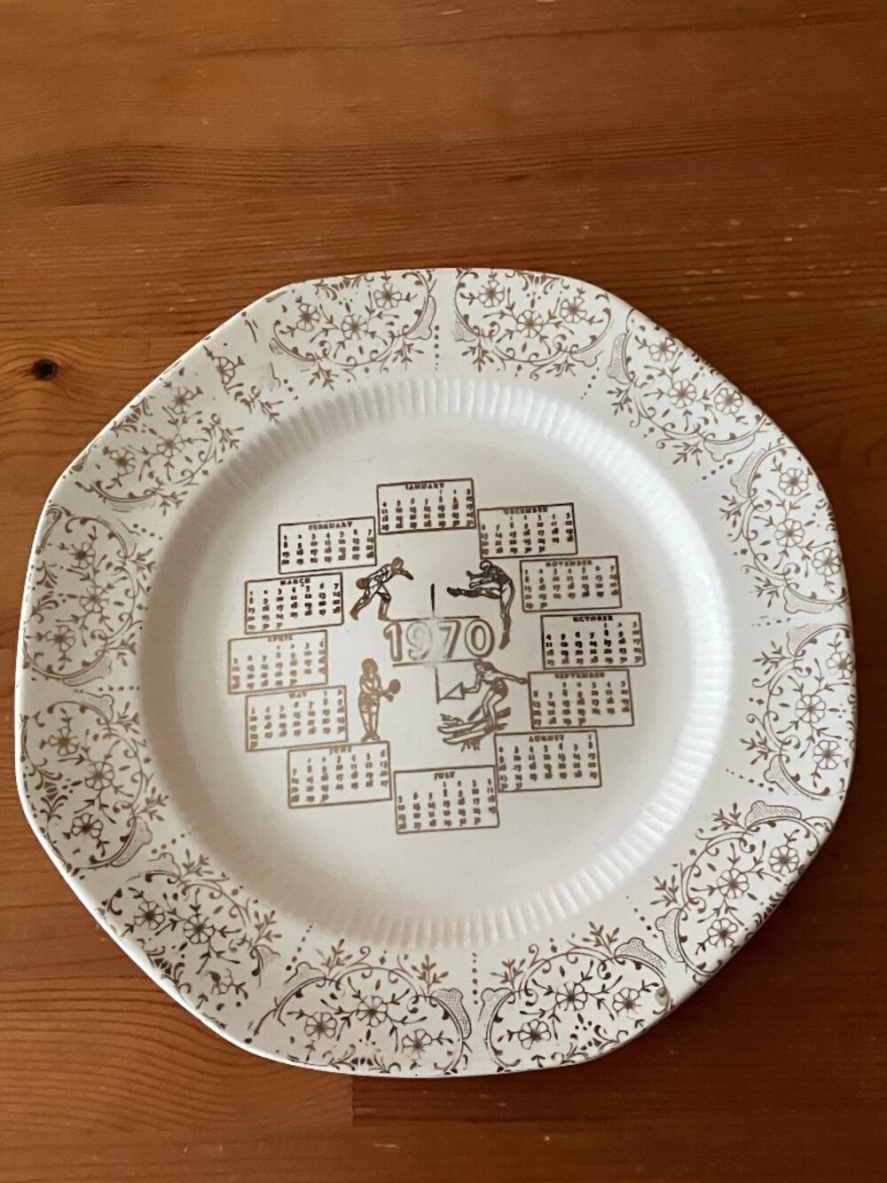 VTG 1970 Ceramic Calendar Collector Plate Whie/Gold print